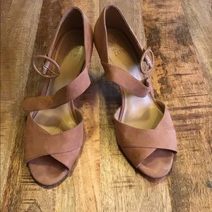 Peep toe sandals with buckle